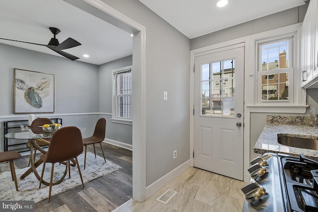 entryway featuring light hardwood / wood-style floors and ceiling fan