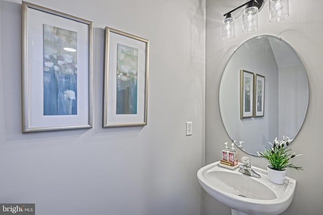 bathroom with sink