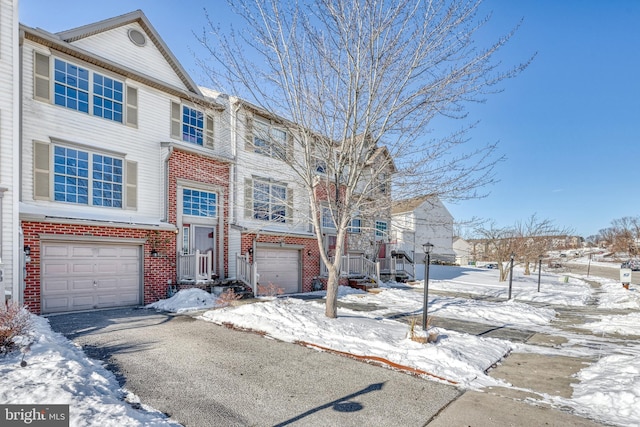 townhome / multi-family property featuring a garage