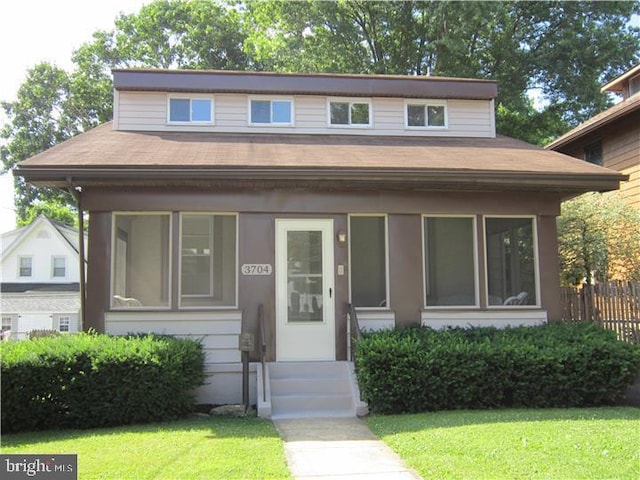 view of front of property with a front lawn