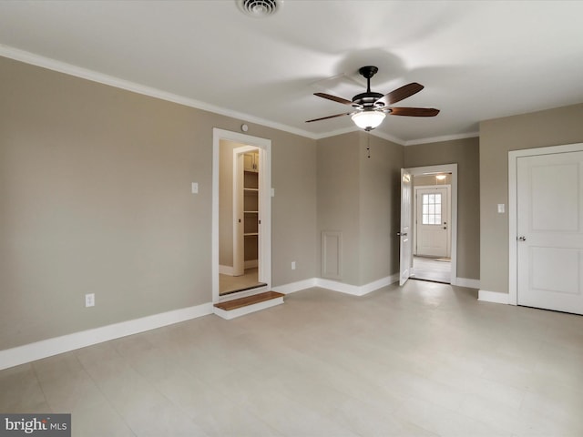 unfurnished room featuring crown molding and ceiling fan