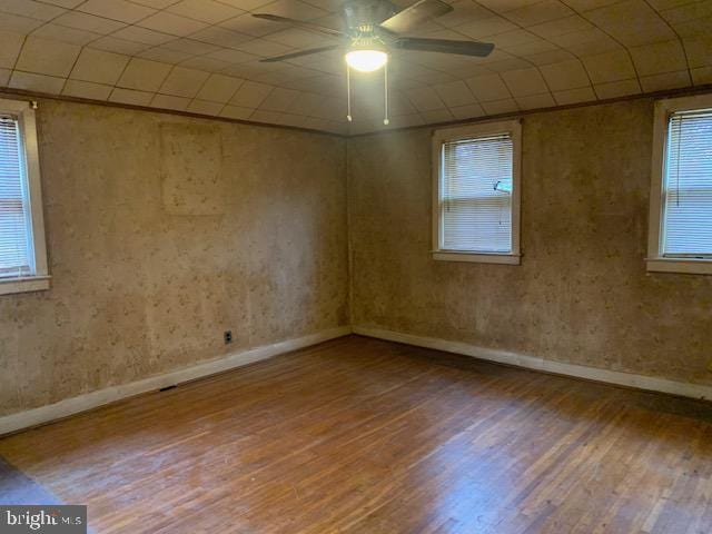 spare room featuring ceiling fan and hardwood / wood-style floors