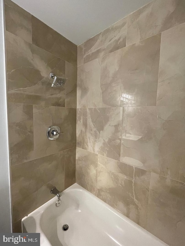 full bath with shower / bathing tub combination