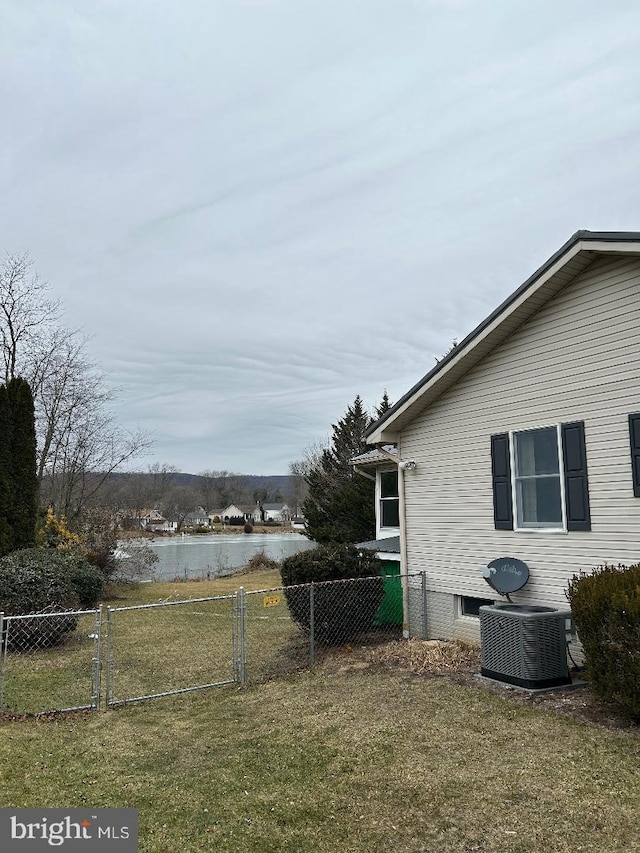 view of yard featuring cooling unit