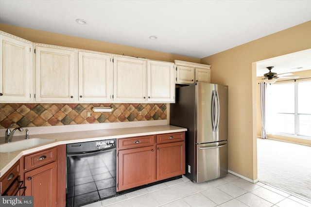 kitchen with ceiling fan, a sink, light countertops, freestanding refrigerator, and tasteful backsplash