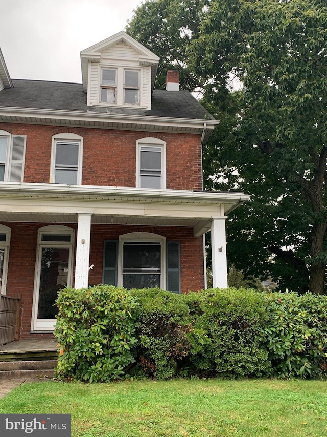 view of front facade featuring a porch