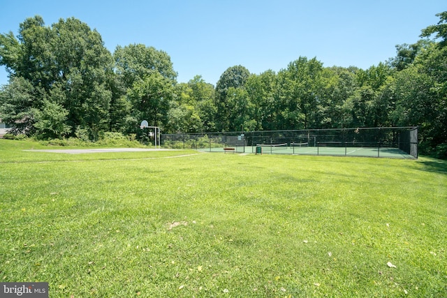 view of yard featuring tennis court