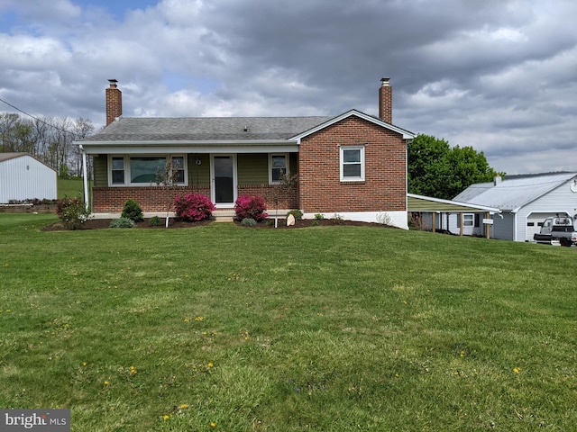 view of front of home featuring a front lawn