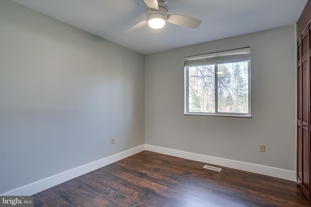 unfurnished room with dark wood-type flooring and ceiling fan