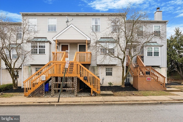 view of front of property