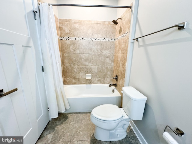 bathroom featuring shower / tub combo with curtain and toilet