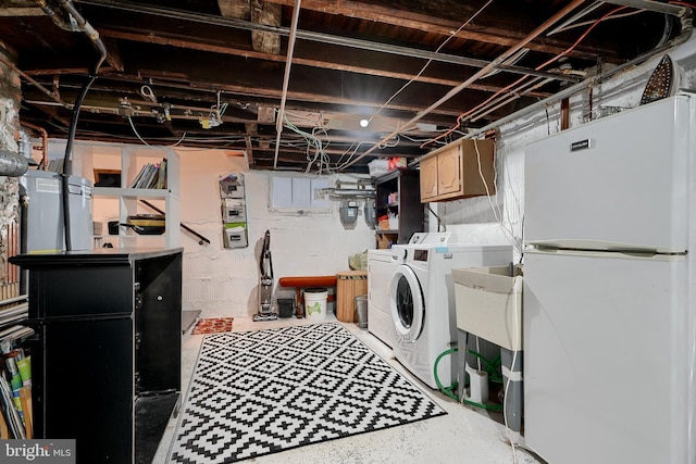 laundry room with cabinets and independent washer and dryer