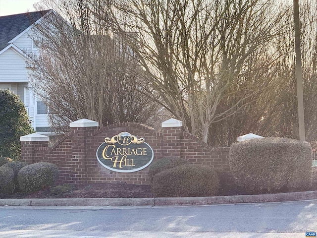 view of community / neighborhood sign