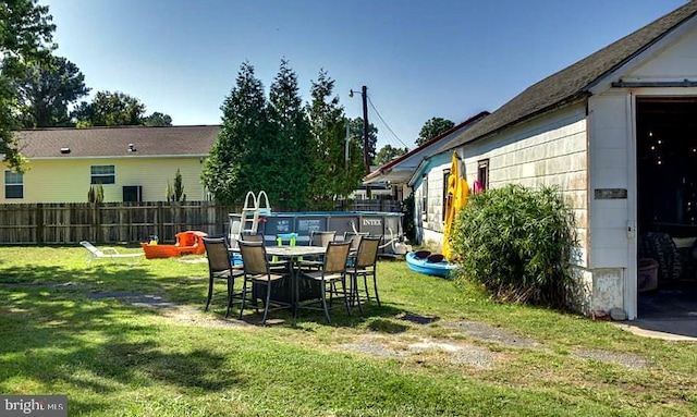 view of yard featuring a fenced in pool