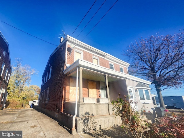 view of front of house featuring covered porch