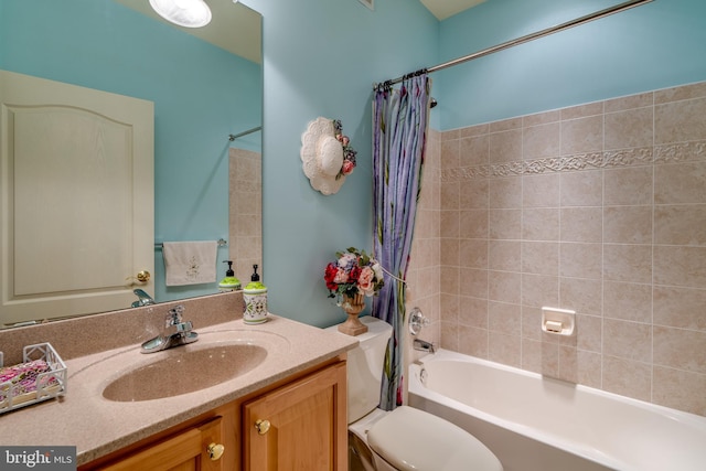 full bathroom featuring shower / tub combo with curtain, vanity, and toilet