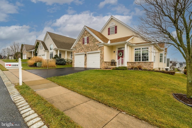 view of front facade featuring a garage and a front yard