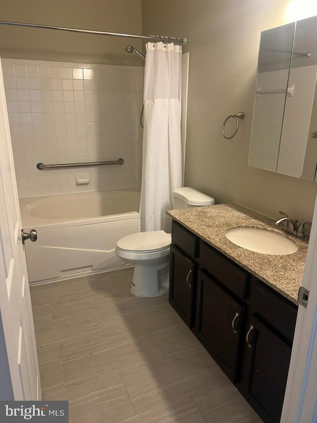 full bathroom with shower / tub combo with curtain, vanity, and toilet