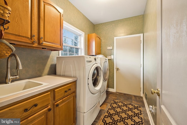 laundry room with cabinets, sink, and independent washer and dryer