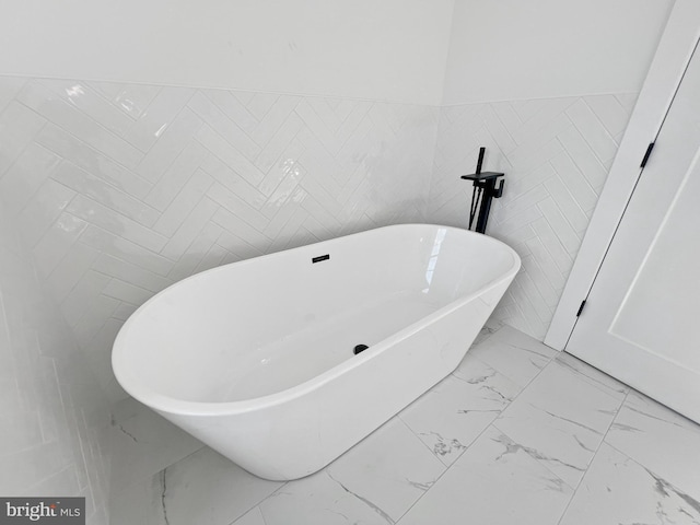 bathroom featuring a bathing tub