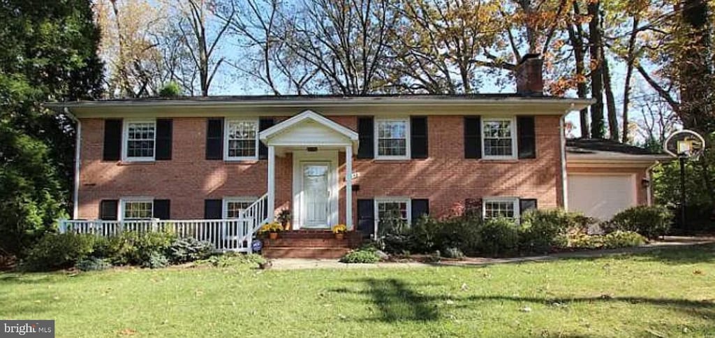 bi-level home with a garage and a front yard