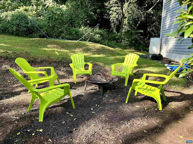 view of yard featuring a fire pit