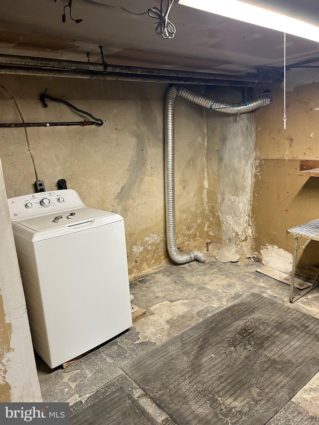 basement with washer / clothes dryer