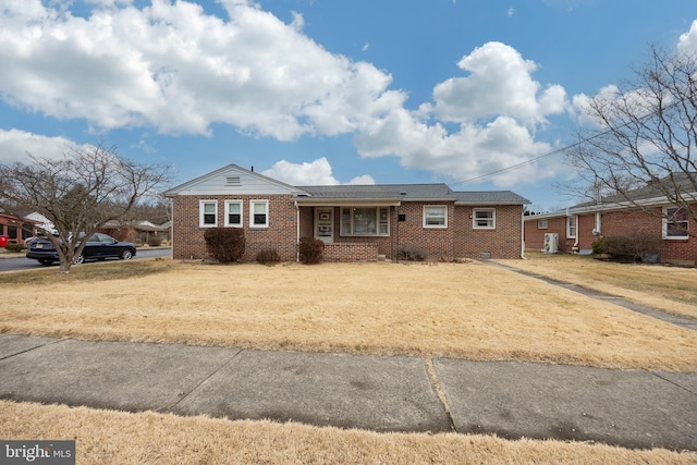 single story home featuring a front yard