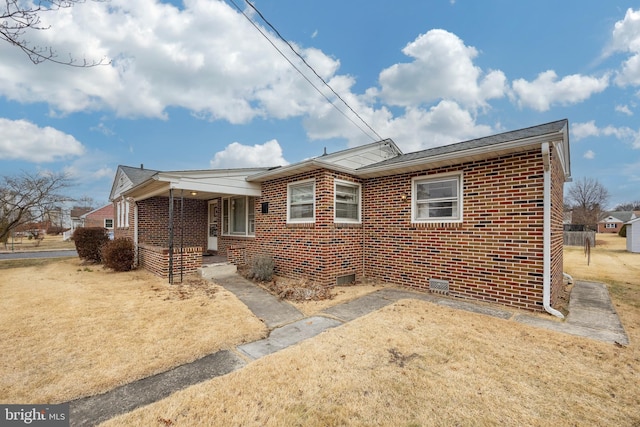 view of front of home featuring a front yard