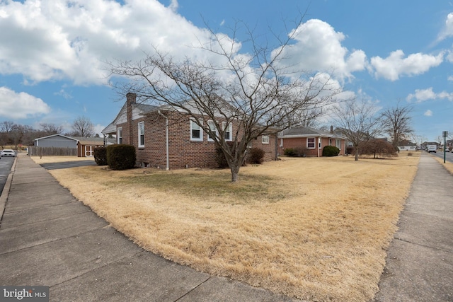 view of front facade with a front yard