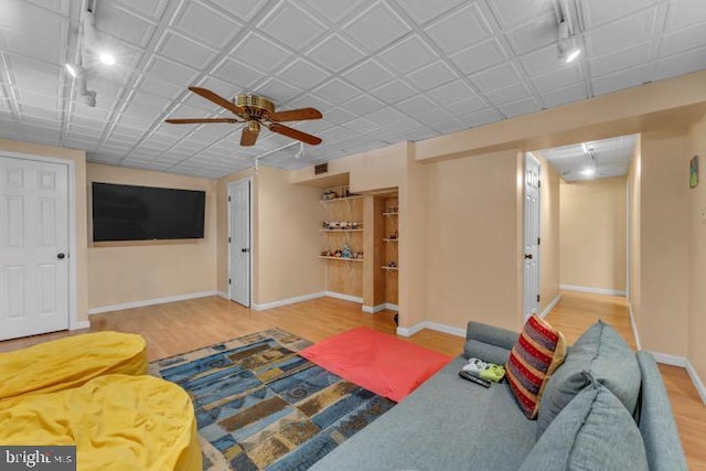 living room featuring track lighting, light hardwood / wood-style floors, and ceiling fan