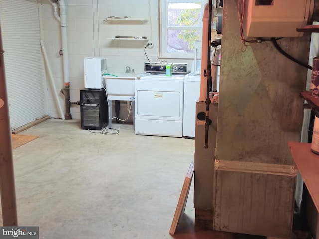 basement featuring sink and washing machine and dryer