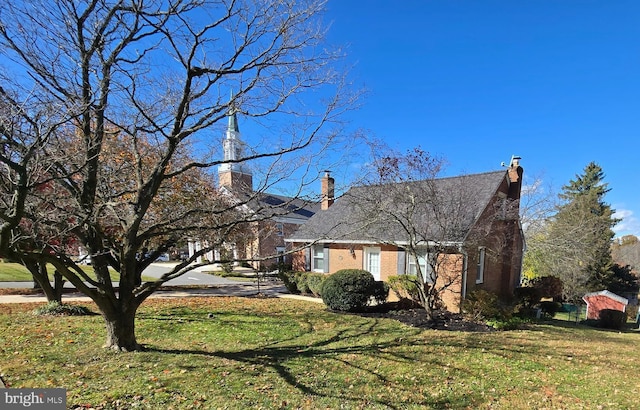 view of front of house with a front yard