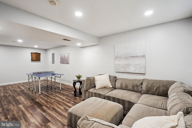 living room featuring recessed lighting, dark wood-style floors, visible vents, and baseboards