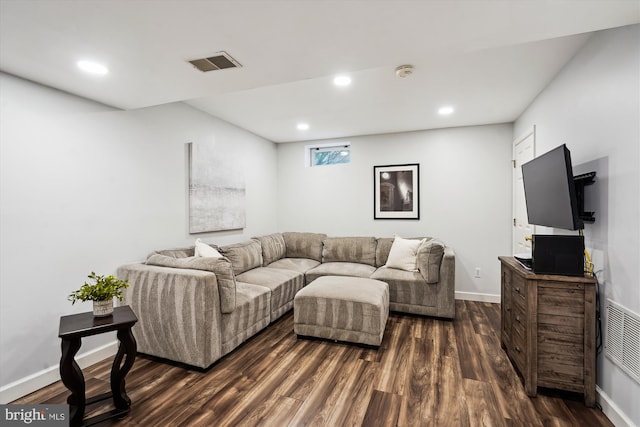 living room featuring dark wood-style floors, visible vents, recessed lighting, and baseboards