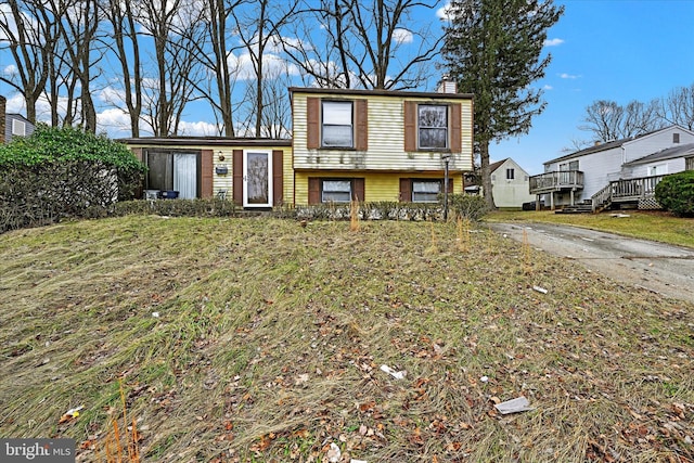 split level home featuring a front lawn