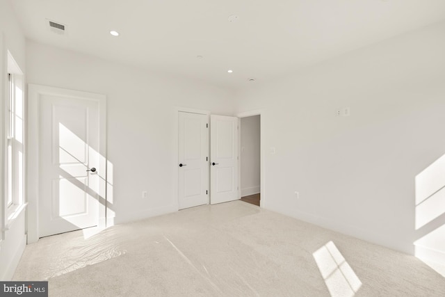 interior space with baseboards, visible vents, carpet flooring, and recessed lighting