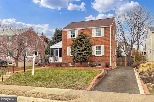 view of front of home with a front lawn