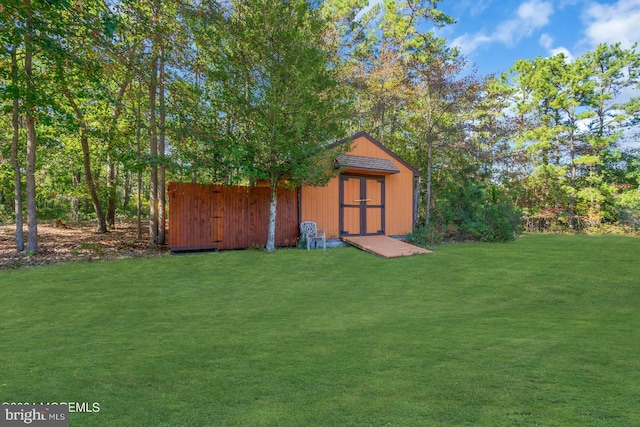 view of outdoor structure featuring a yard