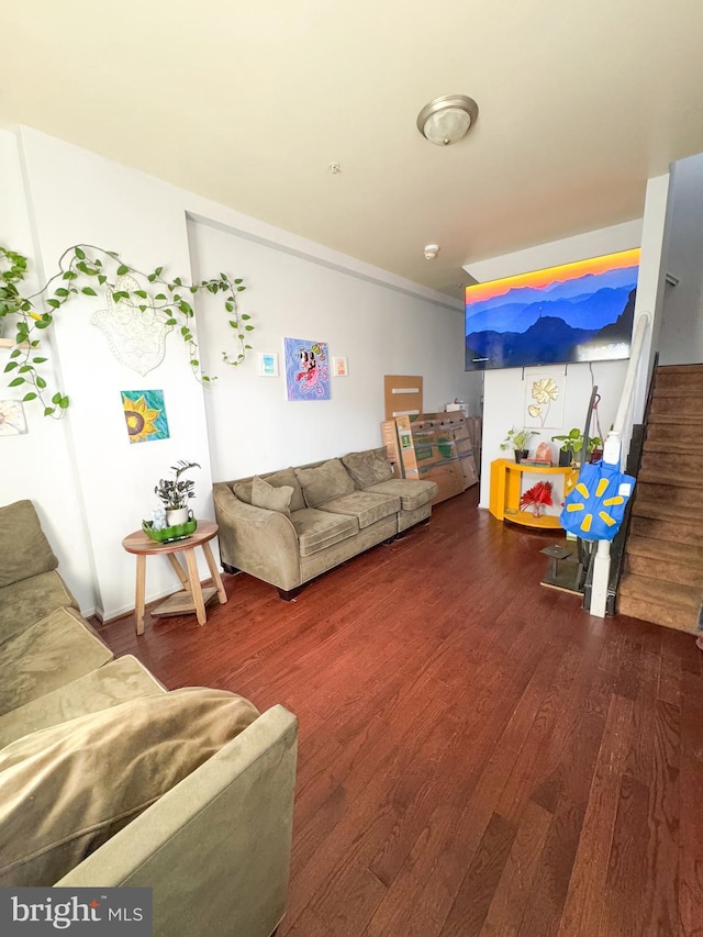 living room featuring hardwood / wood-style floors and crown molding