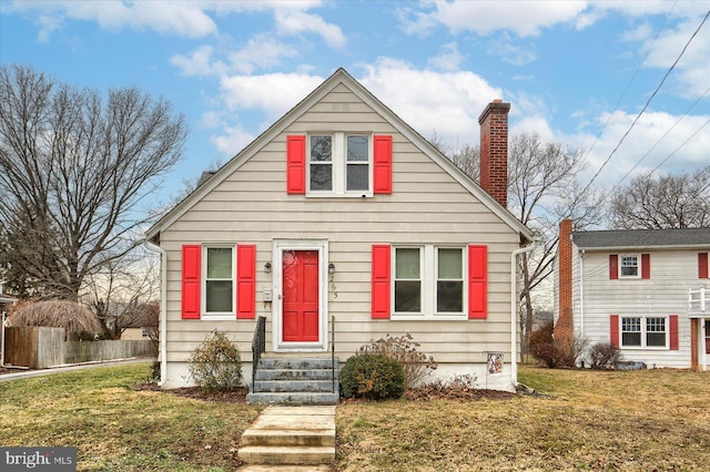 bungalow-style house with a front lawn