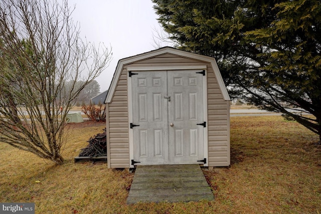 view of outbuilding featuring a yard