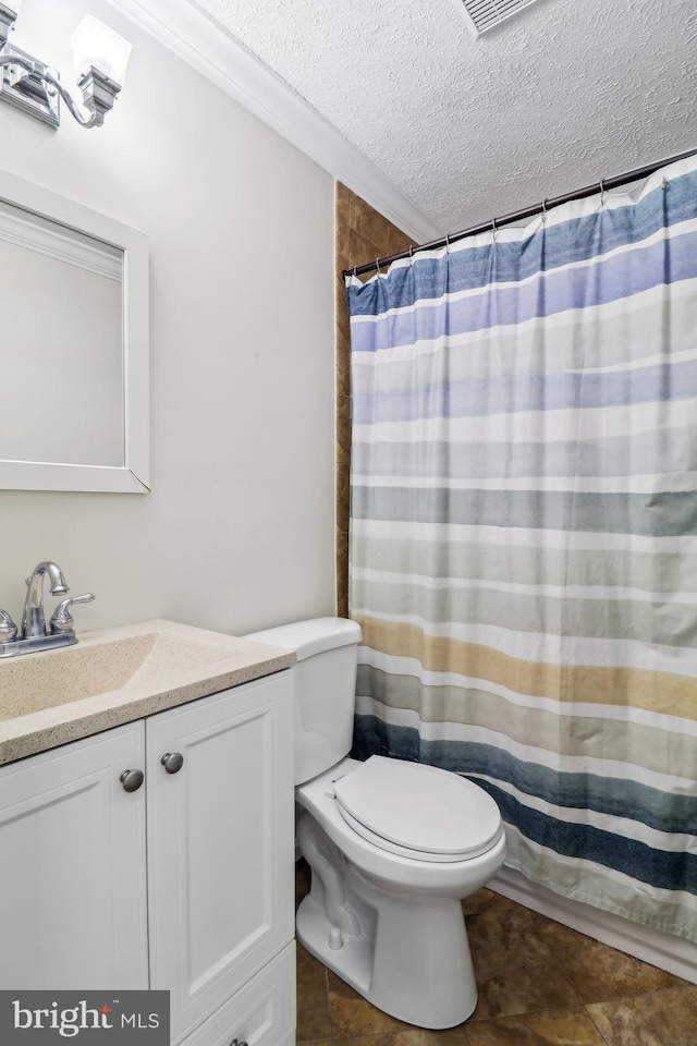 bathroom with a shower with shower curtain, toilet, a textured ceiling, and vanity