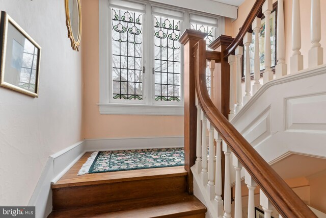 staircase featuring a healthy amount of sunlight