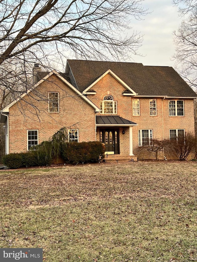 view of front property featuring a front yard