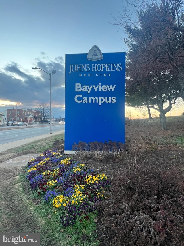 view of community / neighborhood sign