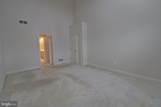 empty room featuring a towering ceiling