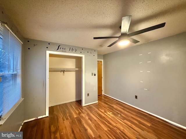 unfurnished bedroom with ceiling fan, hardwood / wood-style floors, a textured ceiling, and a closet