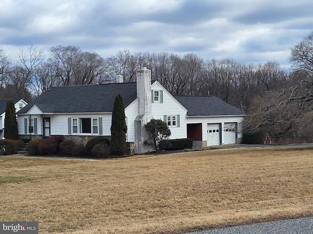 view of front of property featuring a garage and a front yard