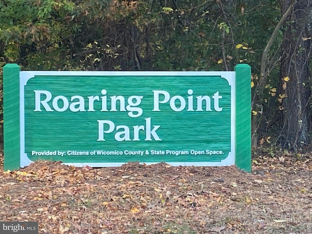 view of community / neighborhood sign